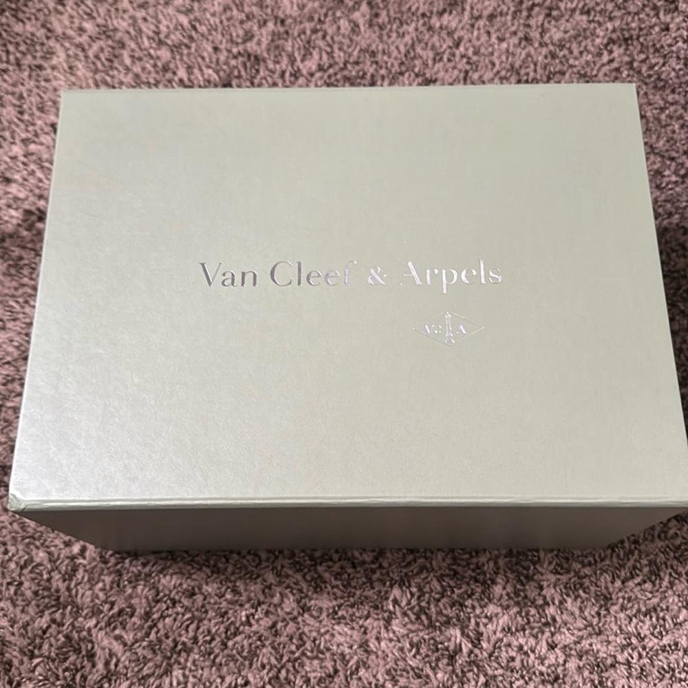 Van Cleef & Arpels box